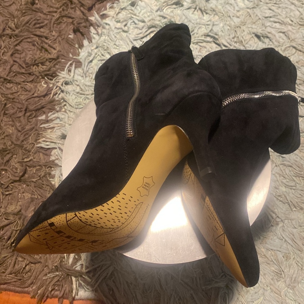 NWOT BLACK SUEDE BELLA VITA DANIELLE BOOTIES - Picture 4 of 16